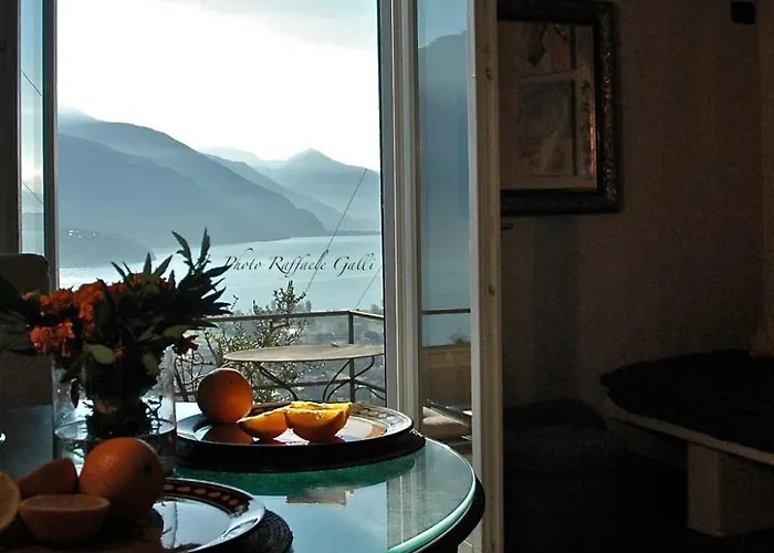 'casa Domenica' Mit Blick Aufs Wasser By Interhome * 그라베도나
